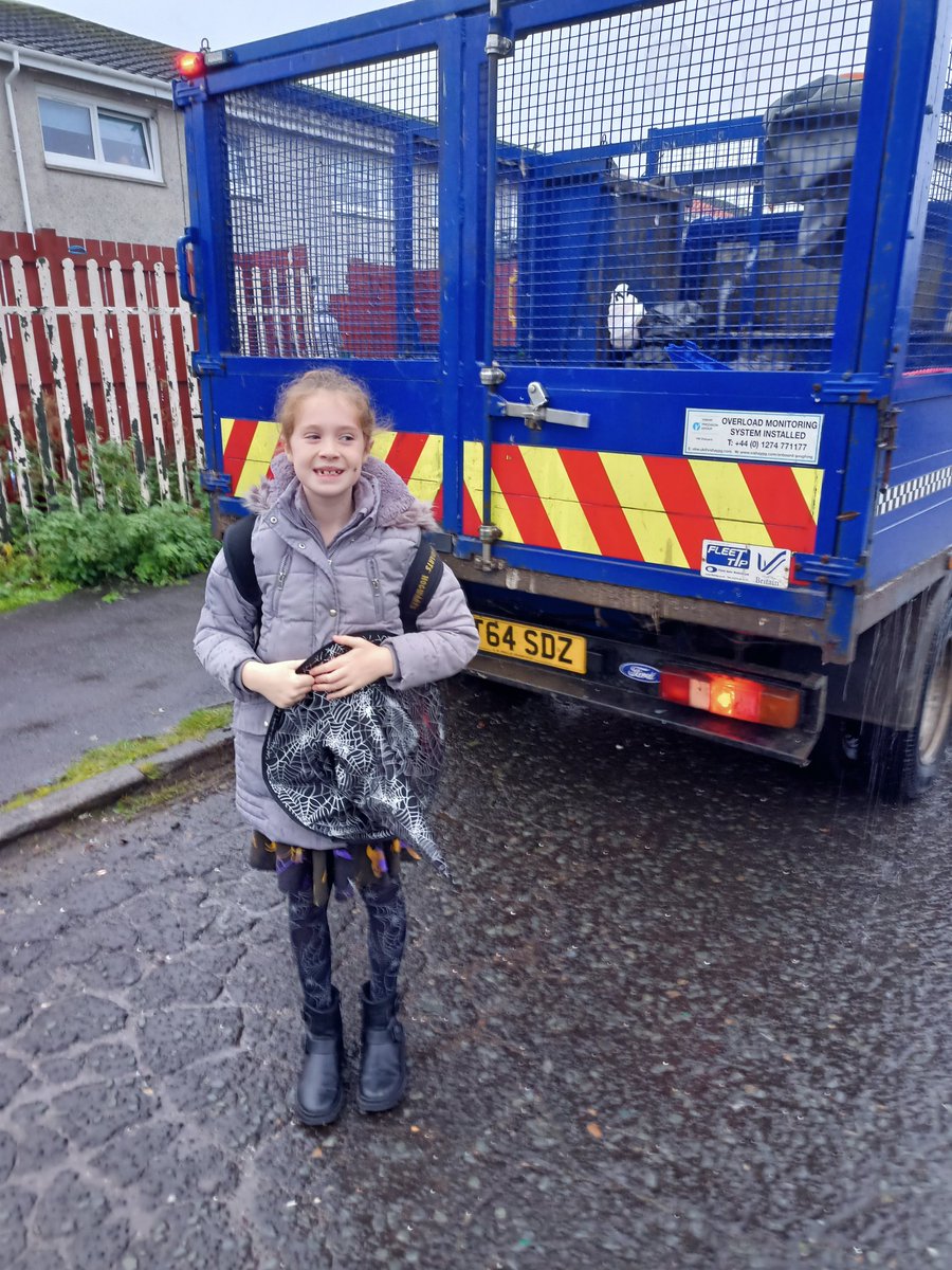 Freya saw a blue truck on her way to school this morning. <a href="/NLActiveSchools/">NLActiveSchools</a>  #NLwalktherainbow