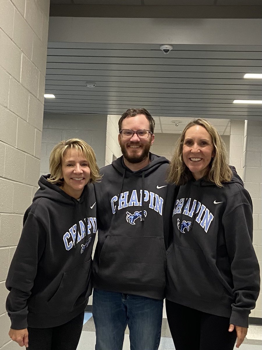 mtwilliams_CMS's tweet photo. When you and your school counselors decide to dress comfy on a teacher workday. Thanks @ChapinEagle for the hoodies!! Go 🦅!! @SaraHolstein3 #unitedwerise #eagles #Chapin #triplets https://t.co/52WH91AaKF