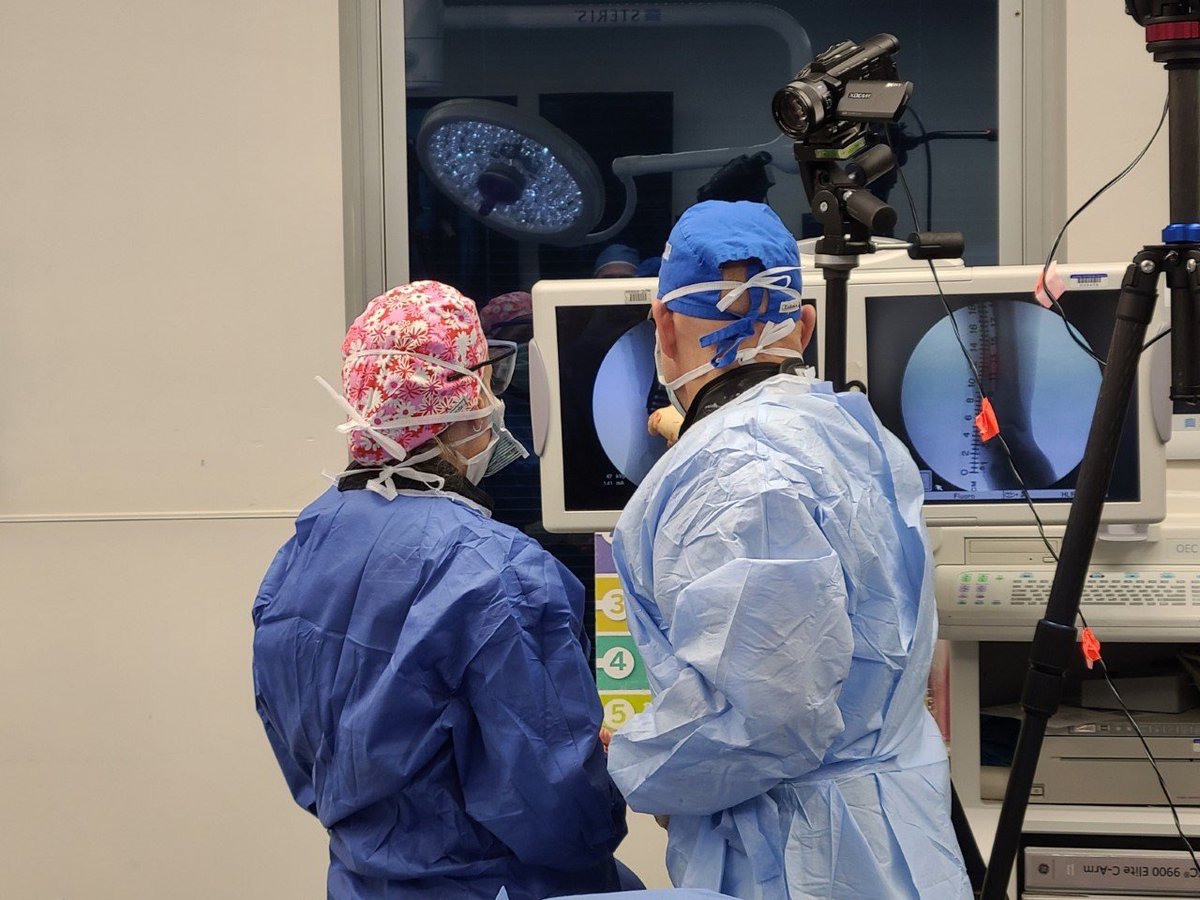 bethshubinstein's tweet photo. Failing to recognize/address lower limb malalignment in #patellofemoral #instability can be a recipe for poor surgical outcomes! @SmyL_NY and I have combined the worlds of sports and limb lengthening to successfully address #complexPFinstability! #PF360
https://t.co/QEck9grfEv https://t.co/n9UIk6kNPx