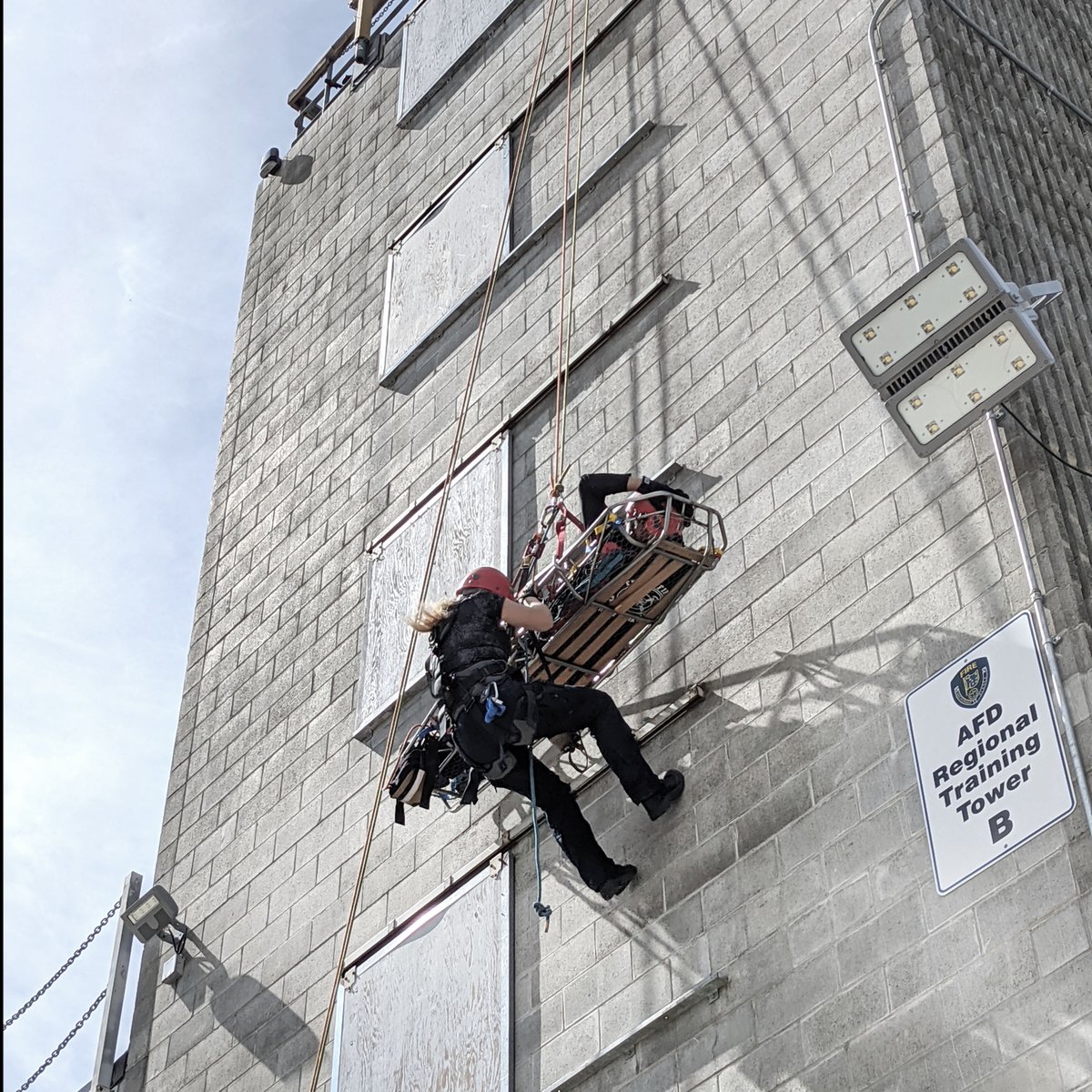 cmcpro_official's tweet photo. CMC School's 2022 Rescue Classes are open for enrollment! Offering education in many disciplines, #CMCSchool provides hands-on learning and practical scenarios, including TWO NEW CLASSES: Introduction to Rope Access for Rescue and Arizona Vortex Workshop. https://t.co/Q1sWeqzl9t https://t.co/RyCSa3rr20
