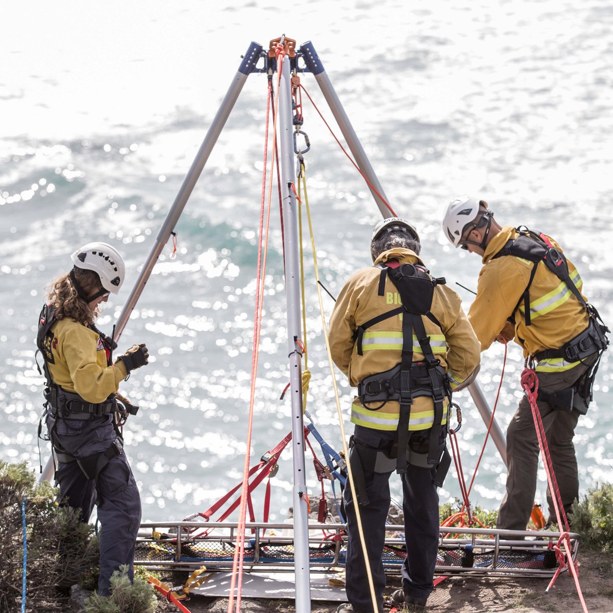 cmcpro_official's tweet photo. CMC School's 2022 Rescue Classes are open for enrollment! Offering education in many disciplines, #CMCSchool provides hands-on learning and practical scenarios, including TWO NEW CLASSES: Introduction to Rope Access for Rescue and Arizona Vortex Workshop. https://t.co/Q1sWeqzl9t https://t.co/RyCSa3rr20