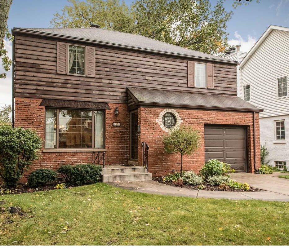 Century21ELM's tweet photo. 1434 S Vine Avenue  Park Ridge
Great South Park Georgian with distinctive weeping brick exterior. Easy access to the expressway. The interior features 4 BR's &amp; a large  Family room addition featuring a fireplace. https://t.co/WLUcNXE1cF #parkridge #century21elm https://t.co/QJnRrFhFej