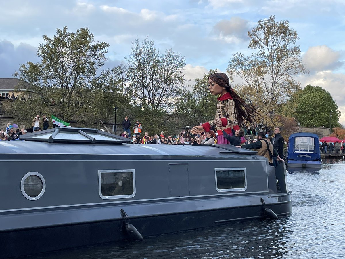 lauriebrennan's tweet photo. Fantastic to see so many people welcoming #LittleAmal to #Sheffield on a beautiful evening @walkwithamal https://t.co/KImyOLZRfX