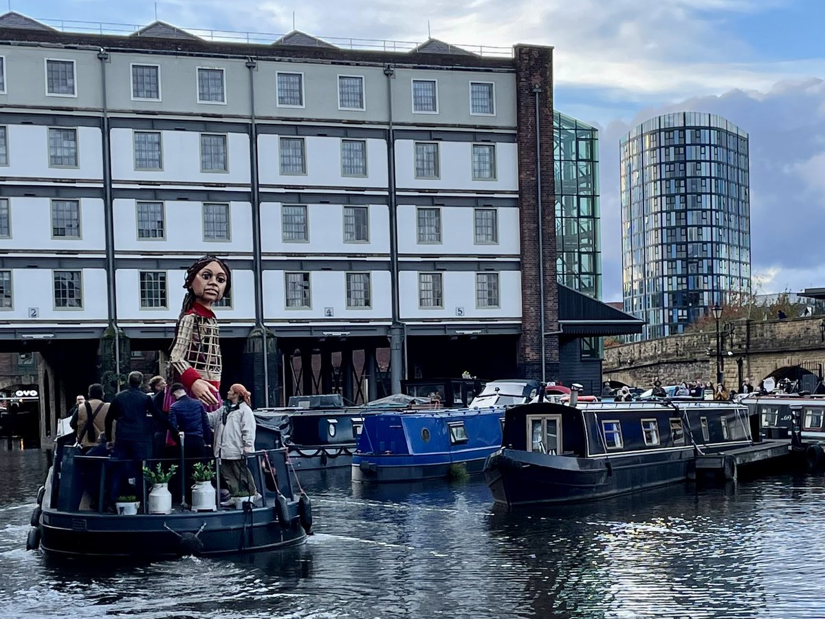 lauriebrennan's tweet photo. Fantastic to see so many people welcoming #LittleAmal to #Sheffield on a beautiful evening @walkwithamal https://t.co/KImyOLZRfX