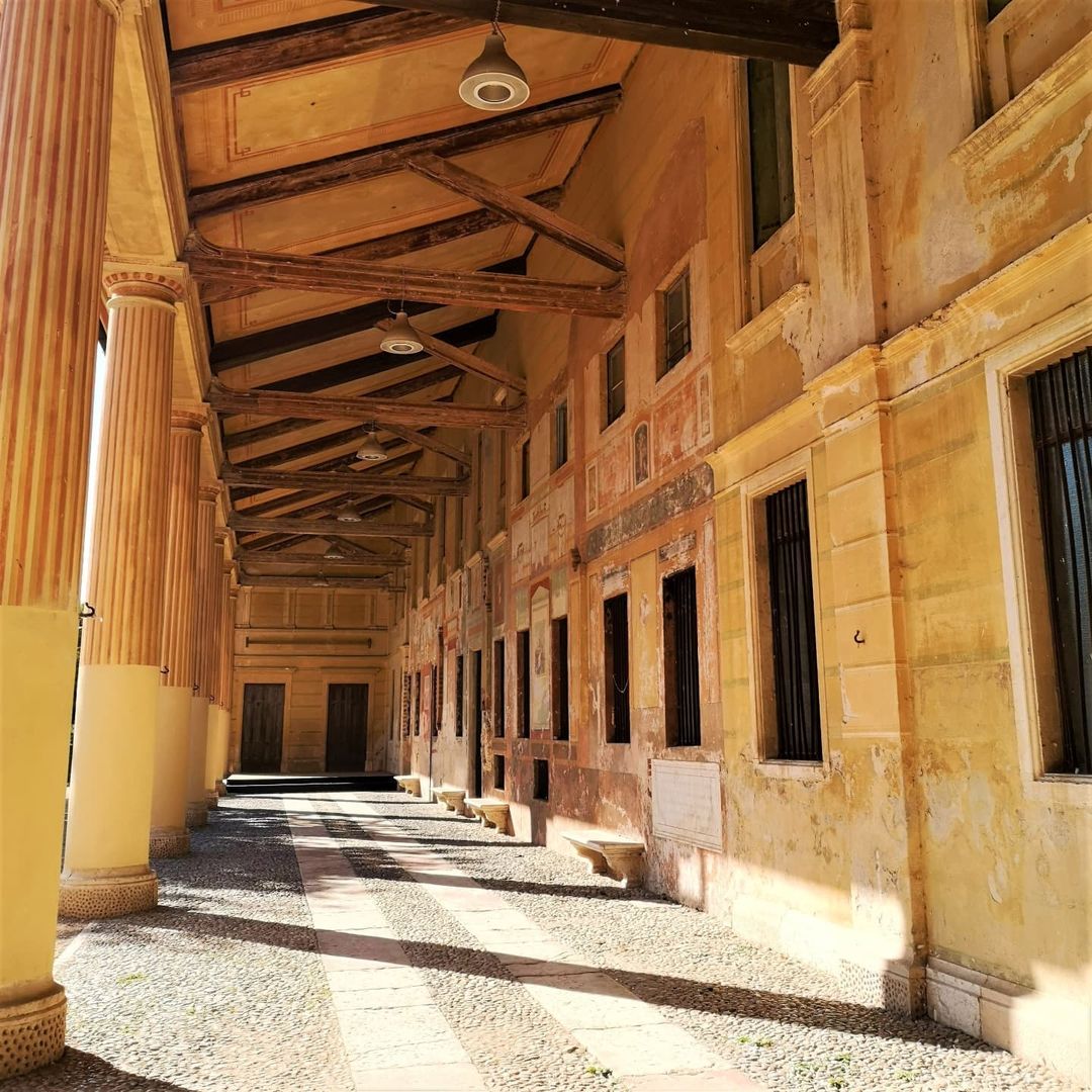 TurismoVeneto's tweet photo. 🌳 Il #ParcoRossi di #Santorso è un ambiente unico dove arte e natura sono integrate in modo armonioso. Prenditi una pausa e cogli l’occasione per vedere il suo belvedere, l’acquario del tempio rotondo e il laghetto 
 
https://t.co/wWh6AmyjLH
 
#VisitVeneto 
 
📸IG giannivizzano https://t.co/6v7oyivjOF