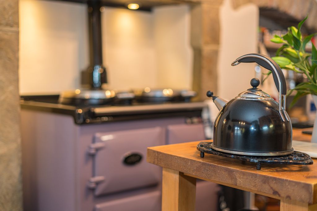 keyonlinesales's tweet photo. 💚Pre-Portal - Property Insigh for our social media followerst💚📣  
If you are in the market for a quintessential village centre cottage in Tideswell, we have a prime example coming to the market next Monday. You will need a budget of £350,000 - £400,000 😀 https://t.co/BMbH7SGZTU