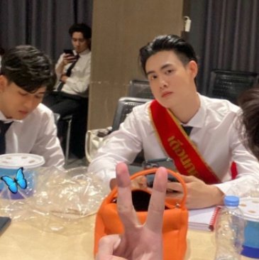 saowaros2547's tweet photo. แม่โบตร้าาารัก 💗🤭
พ่อเสือหล่อมาก 🤘😎

ขอบคุณรูปน่ารักหล่อมากจากไอจีพี่ : jae_hyounmin 

#GenYSS2Q2 #แบงค์โบ #ด้อม25 #เจ้าแบงค์กล้วยหอม #นัสยิ้มจิ้มแก้ม https://t.co/5cgzxdvJnY