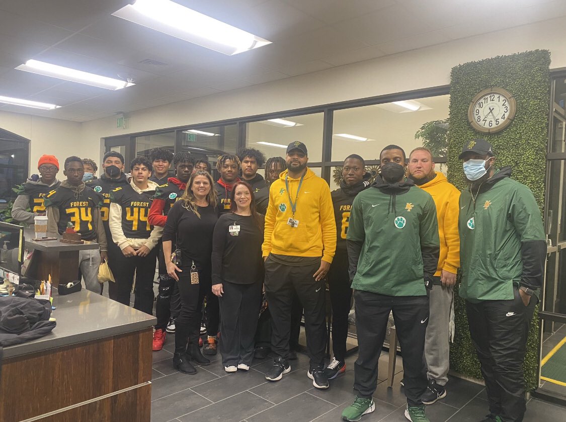TY <a href="/KFGOLDENEAGLES/">KLEIN FOREST FOOTBALL</a> for starting our morning off in a positive way. We loved having you on campus to greet students! <a href="/KleinISD/">Klein ISD</a>