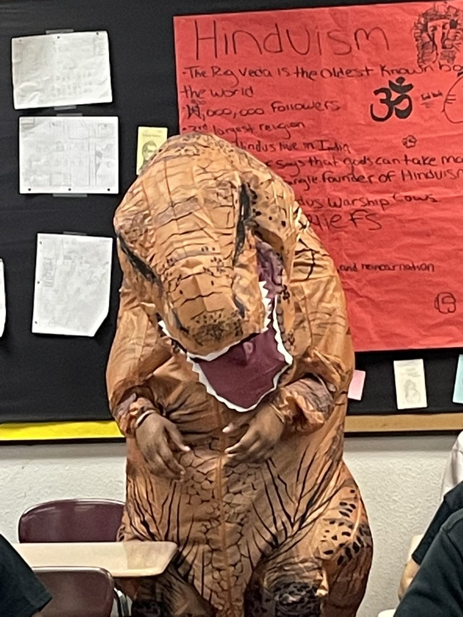 coachgally4's tweet photo. We got a visitor from the prehistoric era #weliketohavefunhere https://t.co/zBaaTUmPYR