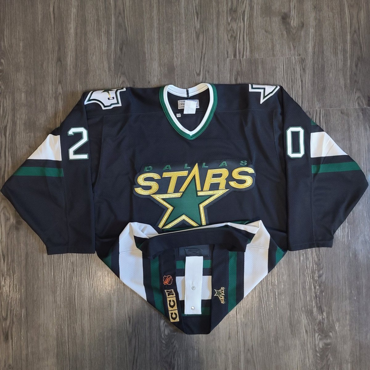 PVJerseys's tweet photo. ๐จNew round of #PVFinds coming Monday!๐จ
1997-98 CCM Eddie "The Eagle" Belfour Dallas Stars Authentic jersey! ๐ @GTAC13JERSEYS special, coming in ๐ฅ as always! Thank you sir!
What's the latest addition to your collection? #TexasHockey #PVsPC #PVFinds #HockeyTwitter https://t.co/A2m6vOtjkG
