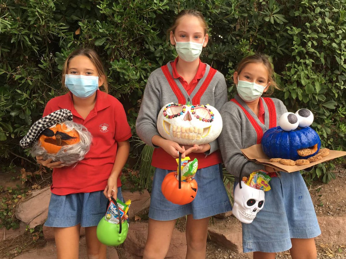 Edelweisschool's tweet photo. 🎃 Los alumnos de #5PRIM han celebrado su tradicional concurso de calabazas organizado por Mr.Robert.
Como vosotros mismos podéis observar, han sido muy originales aportando todo tipo de detalles.
Como todos los años ha sido un éxito!!!!! #Edelweisshalloween #halloween2021🎃 https://t.co/M5eaCuGzRI