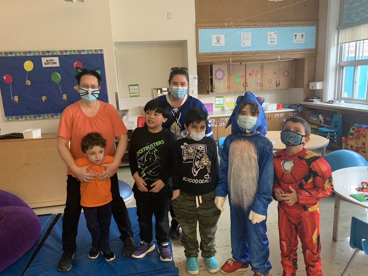 Harrisontdsb's tweet photo. It’s been a #spooky #spiritday @Harrisontdsb! Wishing all our families a safe and happy #halloween2021 @tdsb https://t.co/tOtQy03e9t