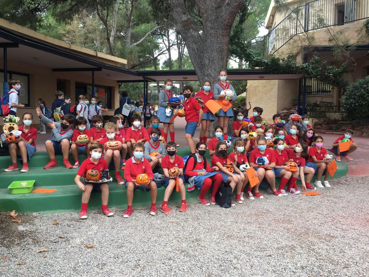 Edelweisschool's tweet photo. 🎃 Los alumnos de #5PRIM han celebrado su tradicional concurso de calabazas organizado por Mr.Robert.
Como vosotros mismos podéis observar, han sido muy originales aportando todo tipo de detalles.
Como todos los años ha sido un éxito!!!!! #Edelweisshalloween #halloween2021🎃 https://t.co/M5eaCuGzRI