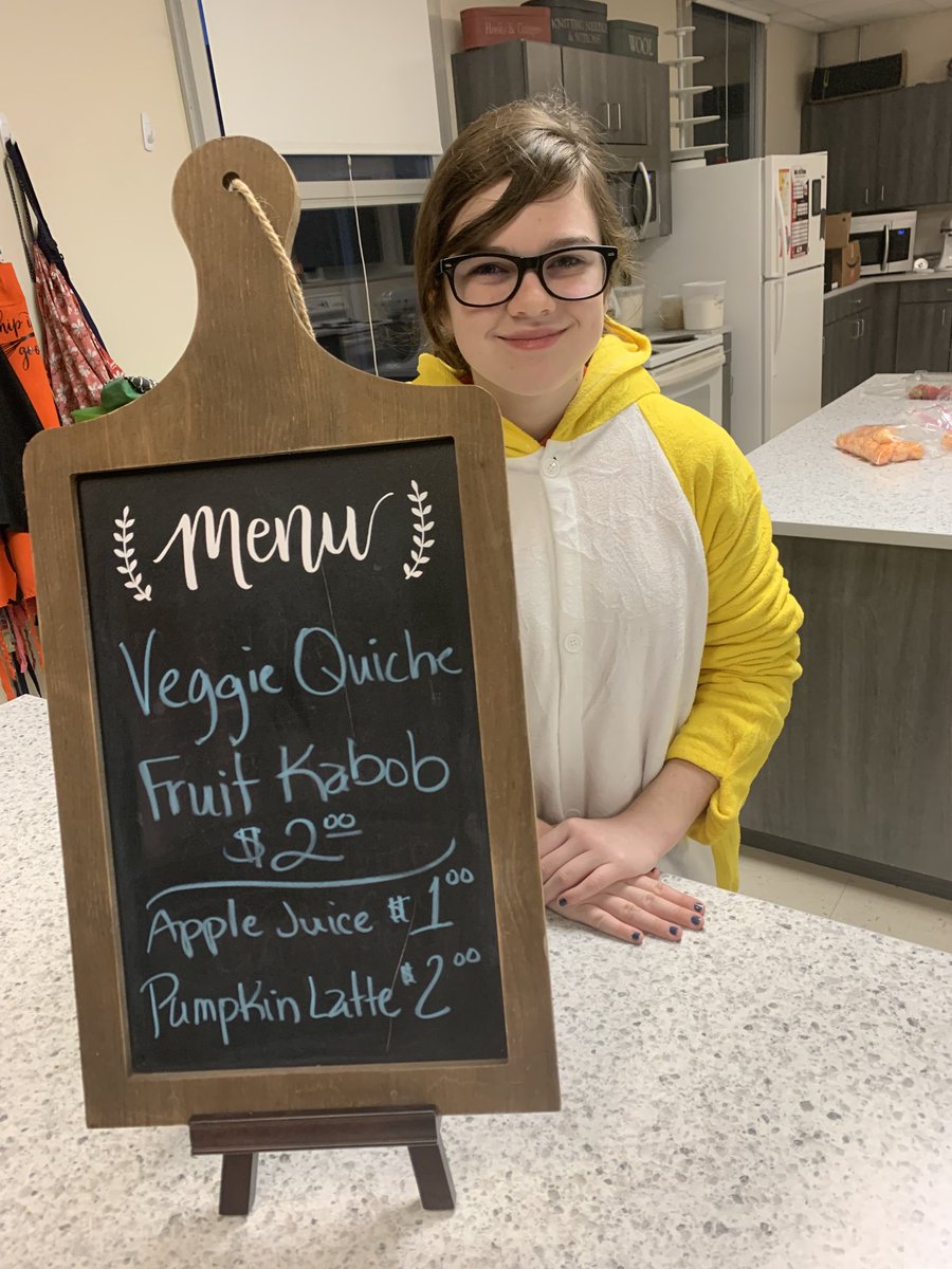CMSsocialst8's tweet photo. Lilly’s Cafe was a yummy treat this morning! Veggie quiche and fruit kabob for me! So proud of your cafe! #CardinalPride ⁦@CMSCardinals⁩ ⁦@ClintonMoCards⁩ https://t.co/NYPdPy0MSE