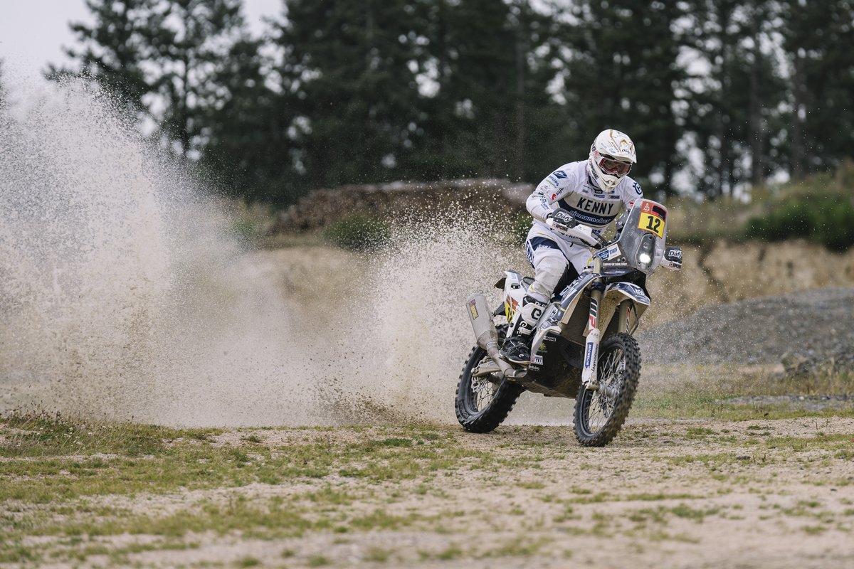 cleverschool's tweet photo. Uncooked avec @Soultrait c’est fait 🤘🏻 
Un épisode à retrouver sur notre chaine Youtube quelques jours avant le Dakar Rally 🏞
💪🏻  @MotoDafy 
📸  @cleverschool / @nicolasjacquemin https://t.co/2C7BgEeo92