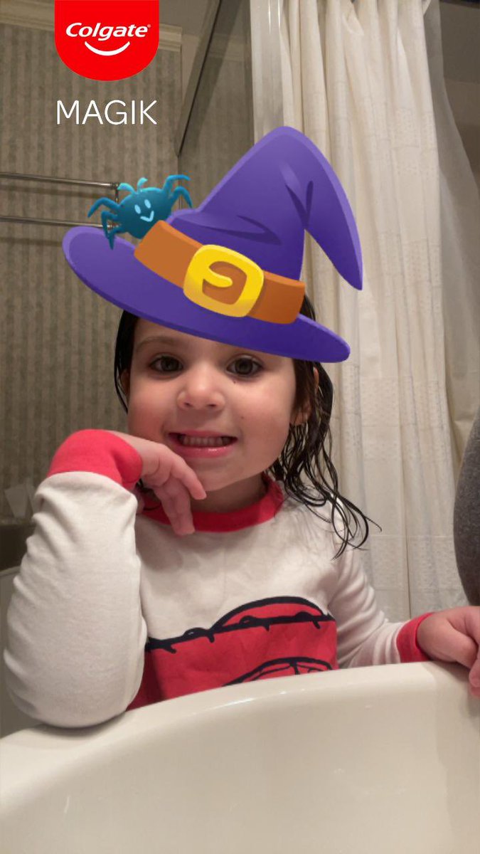 michaelmarcus9's tweet image. Hey @Colgate someone is loving her spooky smile 🧙‍♀️🦇😬🦷🪥 #magiktootbbrush #colgatesmile