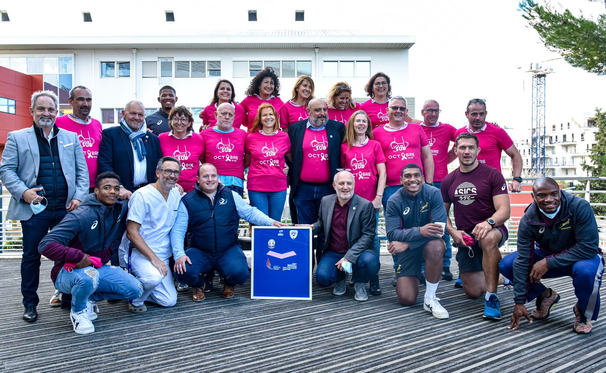 paoli_calmettes's tweet photo. 🏈 Aujourd'hui, des joueurs de l'équipe de rugby d'Afrique du Sud, les Springboks, étaient à l'IPC à l'occasion d'Octobre Rose 😃

Les champions du monde en titre ont posés avec l'équipe de rugby santé de l'IPC Les RUBieS 🤝

Un grand merci aux joueurs 🙏🙏 https://t.co/1VVND3zCn6