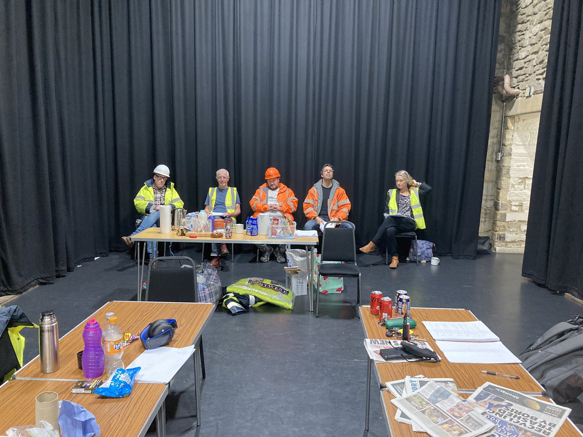 rhayopkins's tweet photo. The builders are in…
#BaitTime for @SunCW_CIC, tonight, 7:30 at @ArtsCtrWton
@MickyCochrane, @arabellaarnott, @STEVEBYRON, Tony Nielsen and Steve Stobbs.
Directed by the excellent @AMarkCalvert https://t.co/x31ZonhwdQ