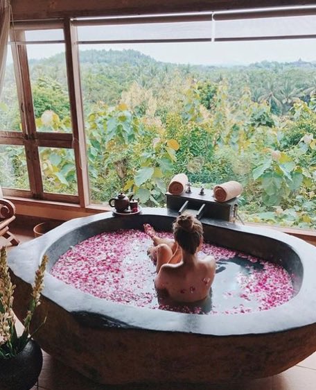 Lovegracejuice's tweet photo. #fridaymood tell us your weekend plans! https://t.co/8dFQomxP7Q