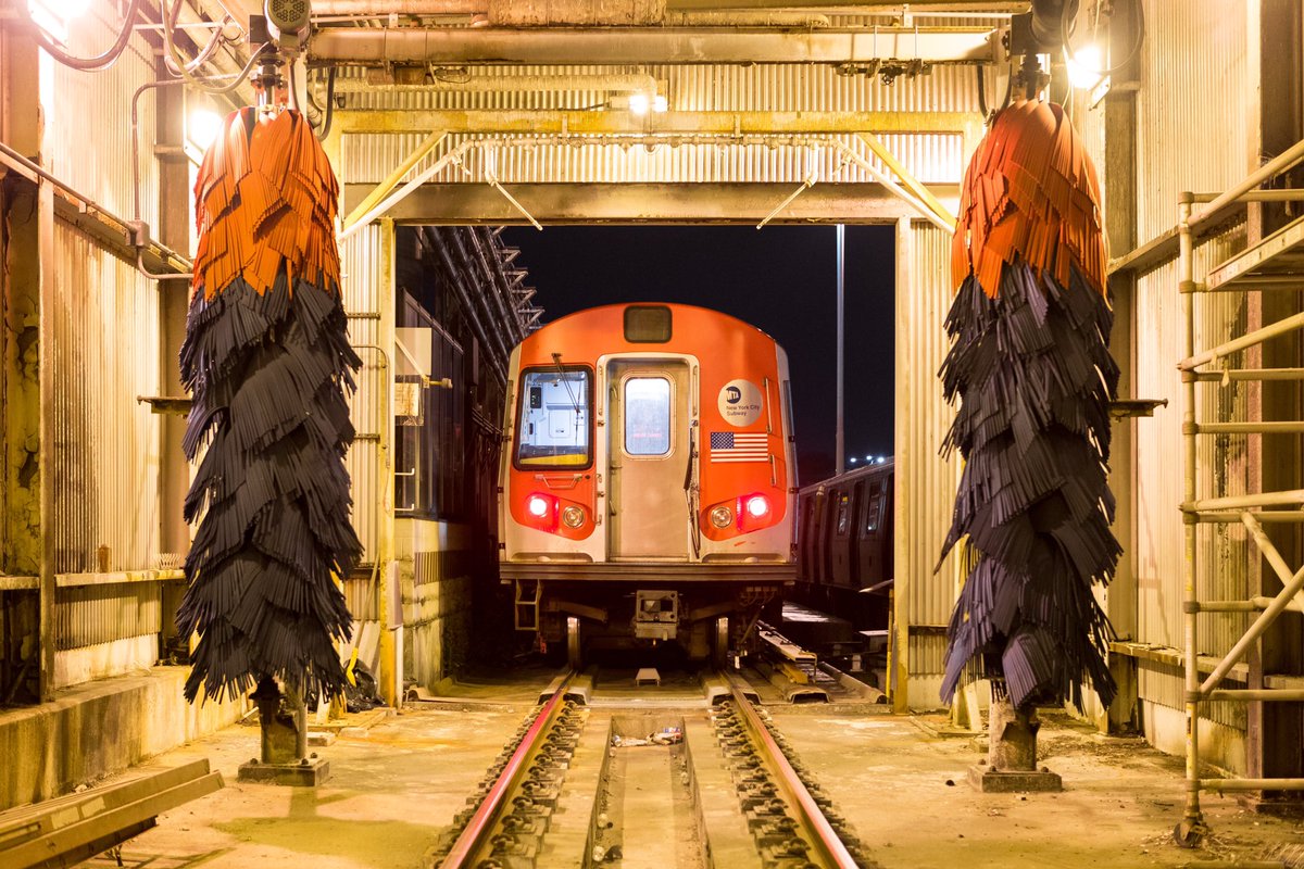 Just realized I never tweeted photos of the Supreme train. It was so cool seeing this up close &amp; personal. Hope everyone has a good Friday. 🤝