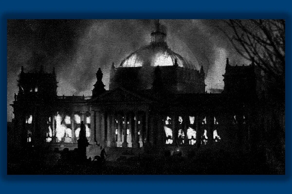 27 февраля 1933 года поджог рейхстага. Берлин ворлд оф танк. Германия 1918 рейхстаг. Поджог рейхстага в 1933 году. Поджог рейхстага в германии 1933 года.