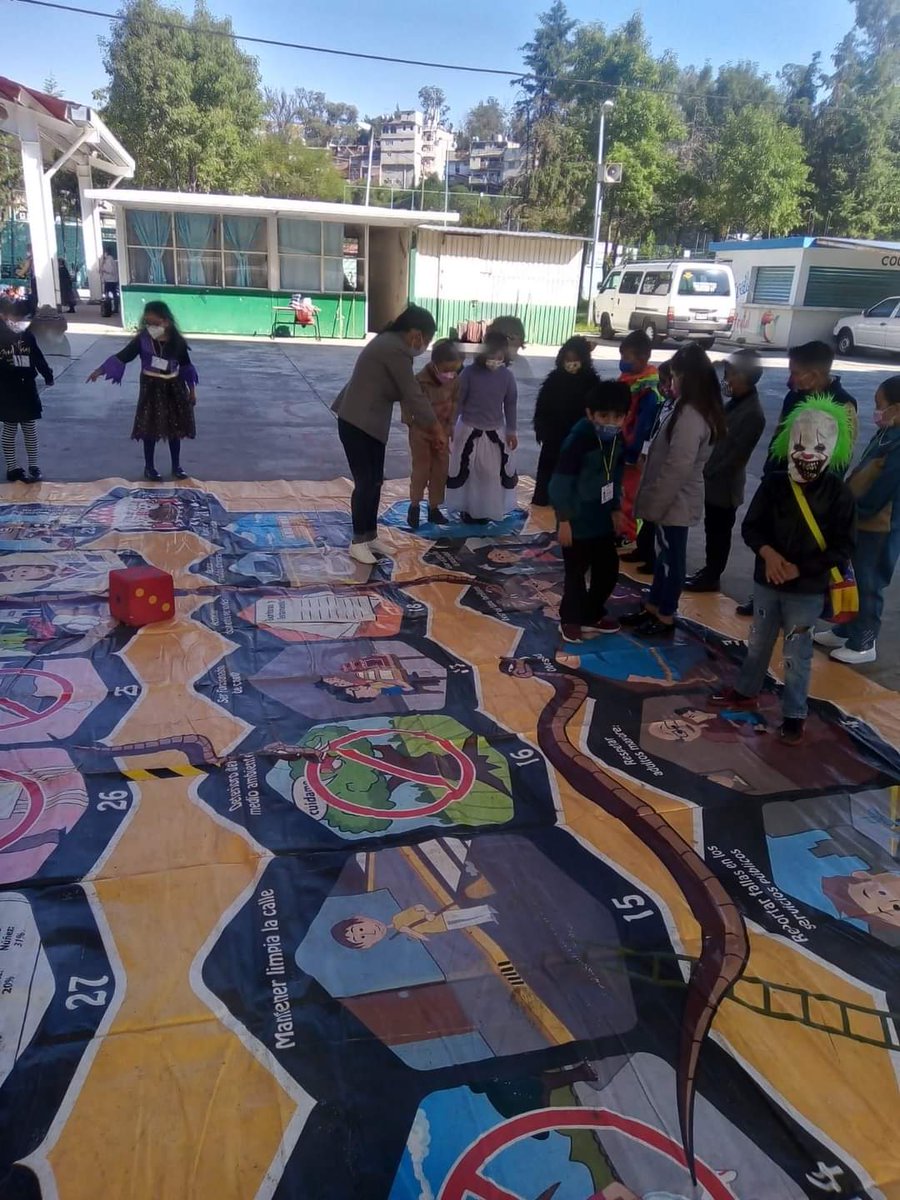 PROCIDS1's tweet photo. La ciudadanía activa se traduce en acciones concretas por la mejora de la comunidad; con niñas y niños de primaria jugamos y aprendimos la importancia de tener valores, cuidar el medio ambiente y participar con nuestra escuela y vecinos.

#CiudadaníaActiva
@MaFernandaRS https://t.co/xT4MOjkAgv