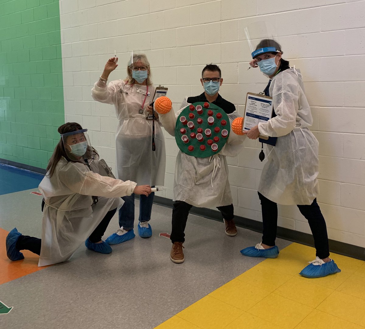 Une équipe #covidavise pour garder tout le matériel en sécurité! #HALLOWEEN