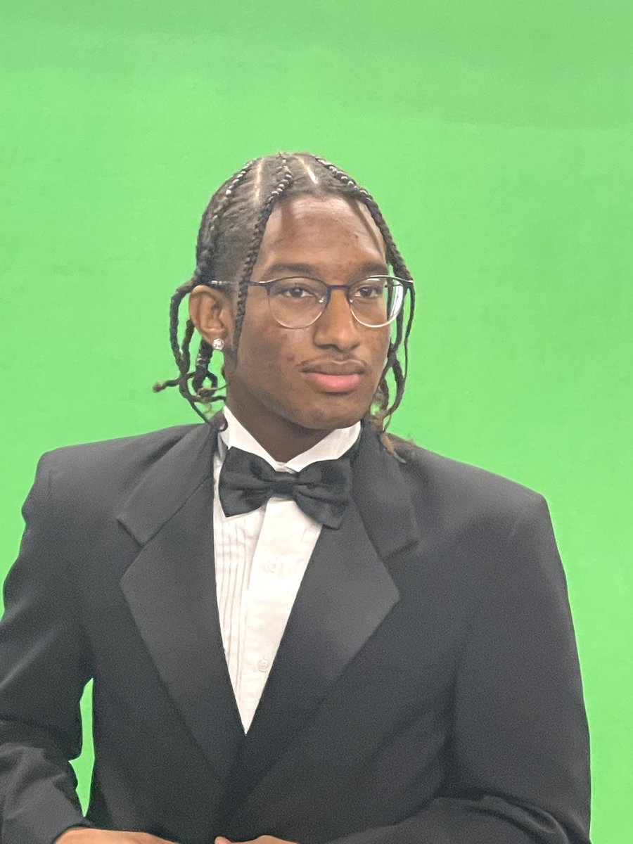 antonio2003h's tweet photo. Class of 2022 senior pictures!!!
At the Buffalo School of Culinary Arts and Hospitality Management https://t.co/rSif8MU7F4