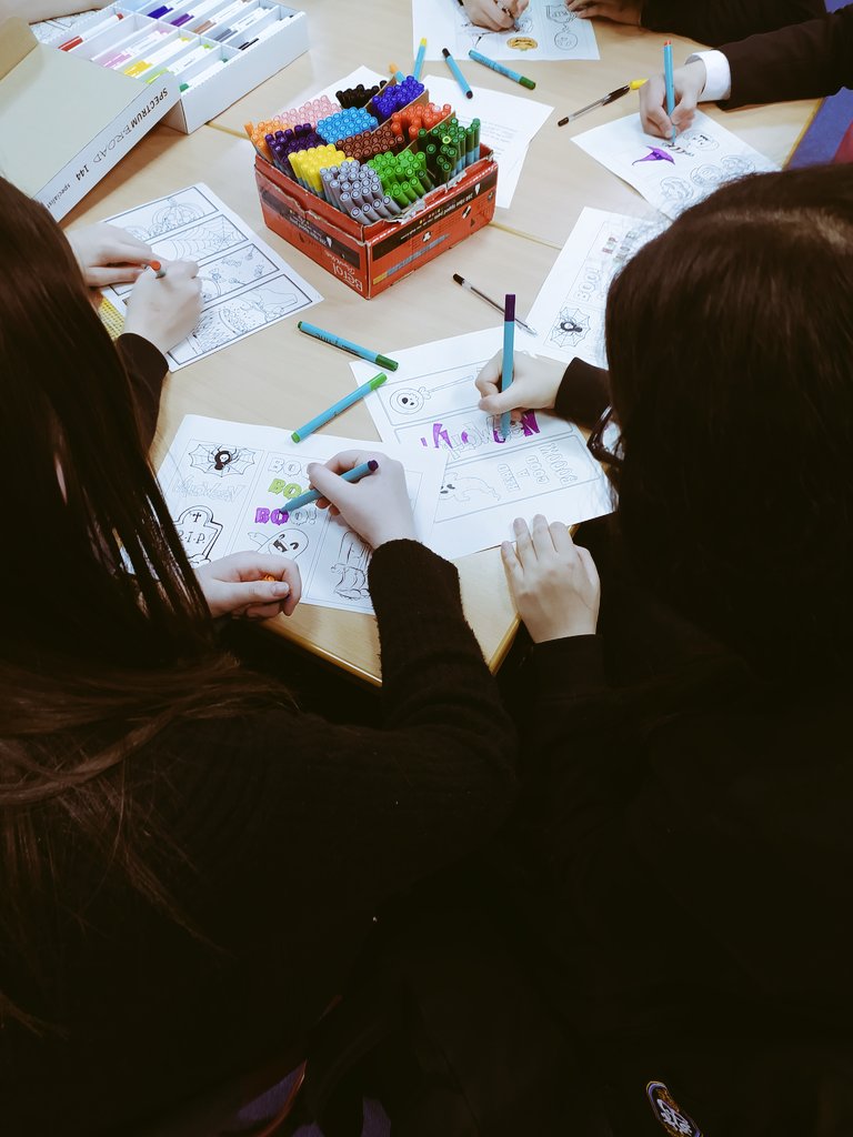 stmungo_library's tweet image. Halloween fun today at the library with a class from @StMungoArt. Look for the clues, solve the mystery, listen to the spine-chilling story and colour your very own bookmark! 👻🎃
#happyhalloween #halloweenlibrary #spookystory #mystery #scavengerhunt #storytelling