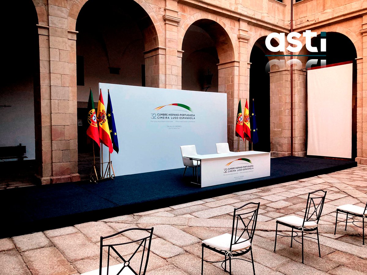 astisl's tweet photo. 🆕 Cumbre hispano-portuguesa
📌 Trujillo
✅ Otro servicio de interpretación simultánea con sistema @BoschSecurityEU.
Gracias Grupo MEG por volver a confiar en nosotros para estas ocasiones tan especiales.
#astisl #1nt #eventos #simultaneoustranslation https://t.co/8bvC0SJ914