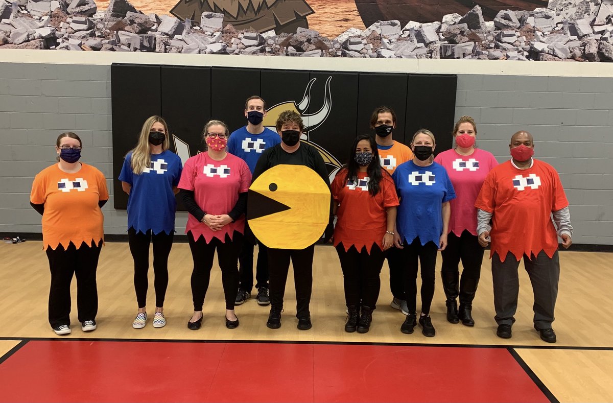 FJHSC1275's tweet photo. Pac-Man the ghosts! #halloween #encore #cridgepride https://t.co/LGz6lAlceQ