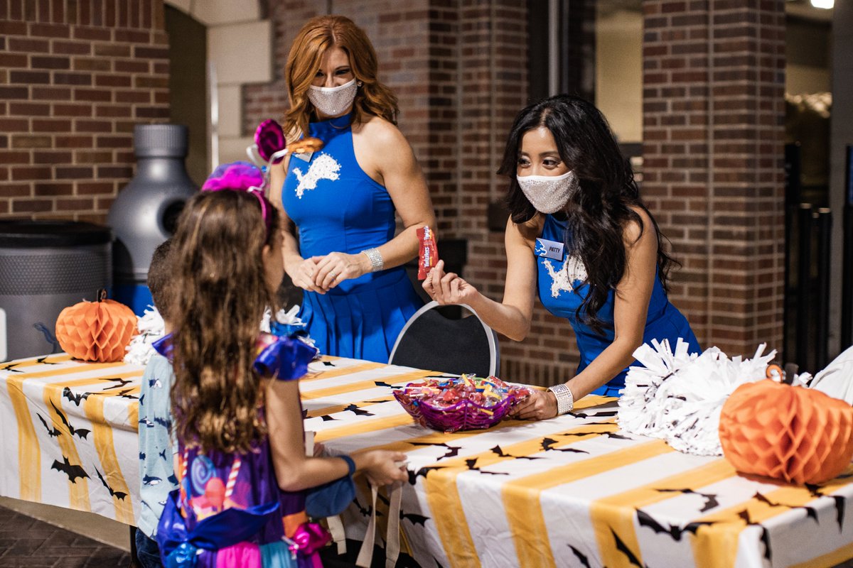 Lions's tweet photo. We hosted our Military Family Night presented by @HumaneticsATD at @fordfield on Wednesday. Service members, veterans and their families enjoyed activities on the field and went trick-or-treating with Lions legends and @DETLionsCheer. https://t.co/g0eO7Nph7z