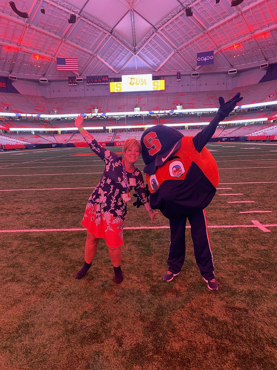 Hangin'with my bestie <a href="/TheOttoOrange/">Otto The Orange</a> in The Stadium!