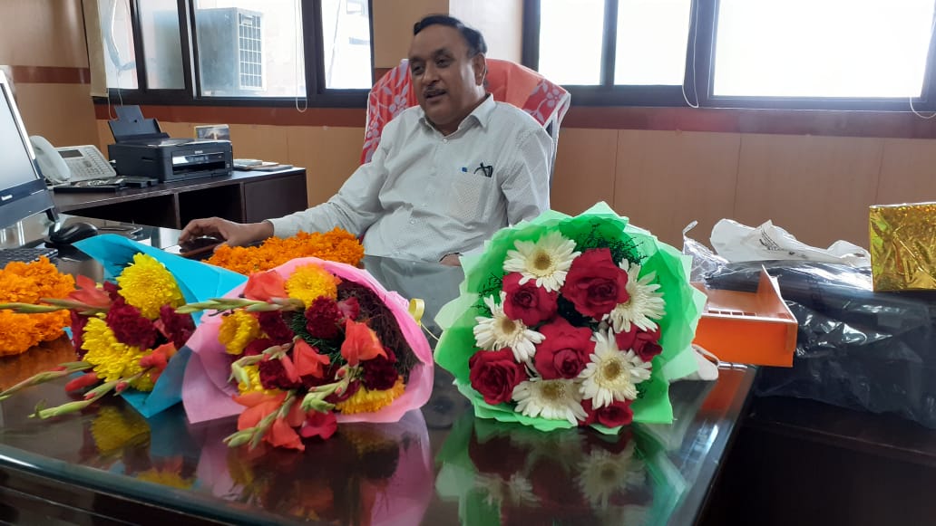 IBESAssociation's tweet photo. After completing an illustrious carrier of more than 32 years,  Sh SN Singh, ADG, a 1987 batch IBES Officer, superannuated today. ADEA wishes him all the best during his next innings.    @shyamdddelhi will always be remembered for his contributions in the field of TV B'casting. https://t.co/yzjy1Anj9J