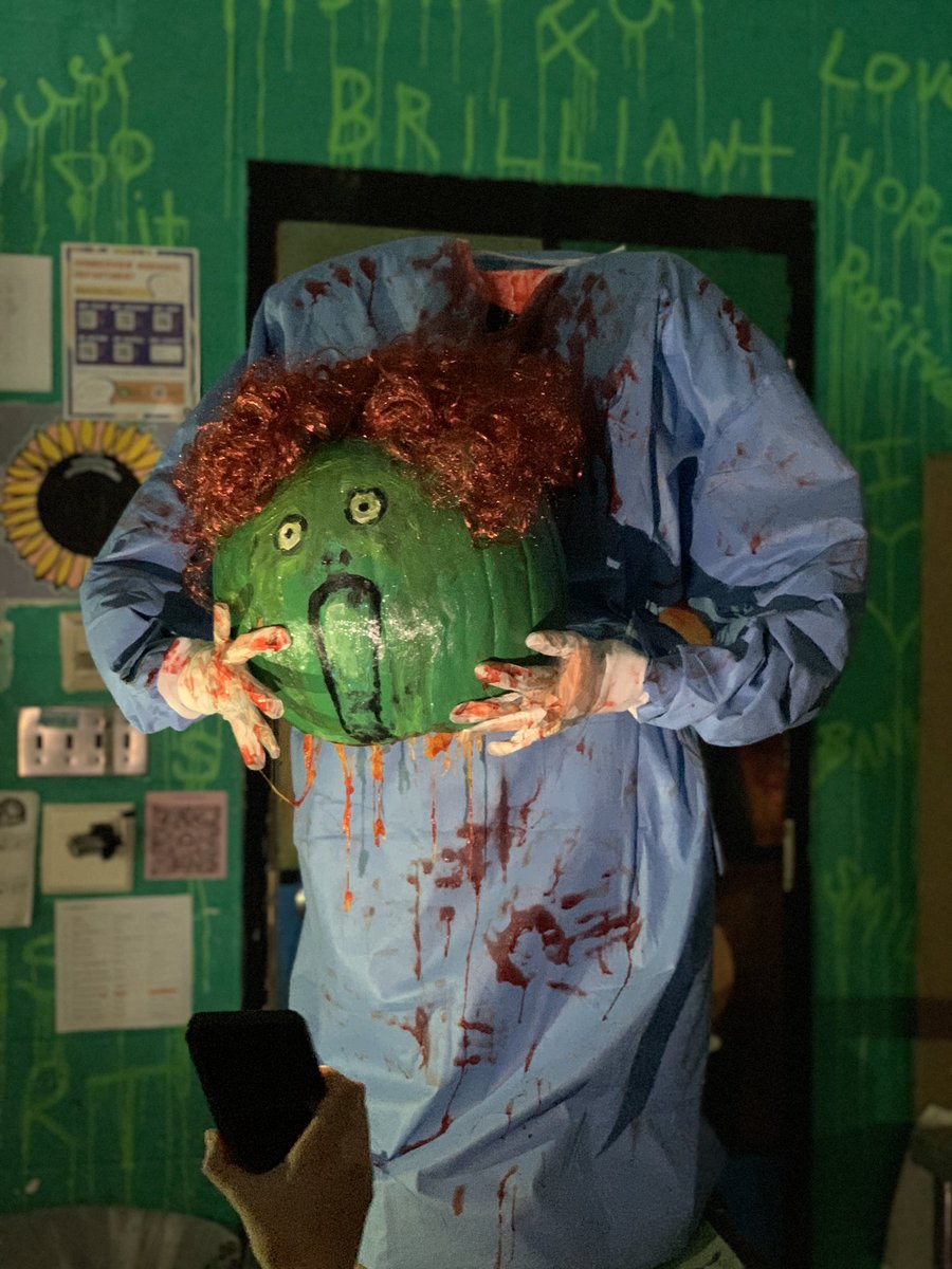 MrJeans's tweet photo. Does #studio122 stand a chance to win the pumpkin contest? 🤔 Heck yeah! #creativityfordays https://t.co/IszOX8XZxb