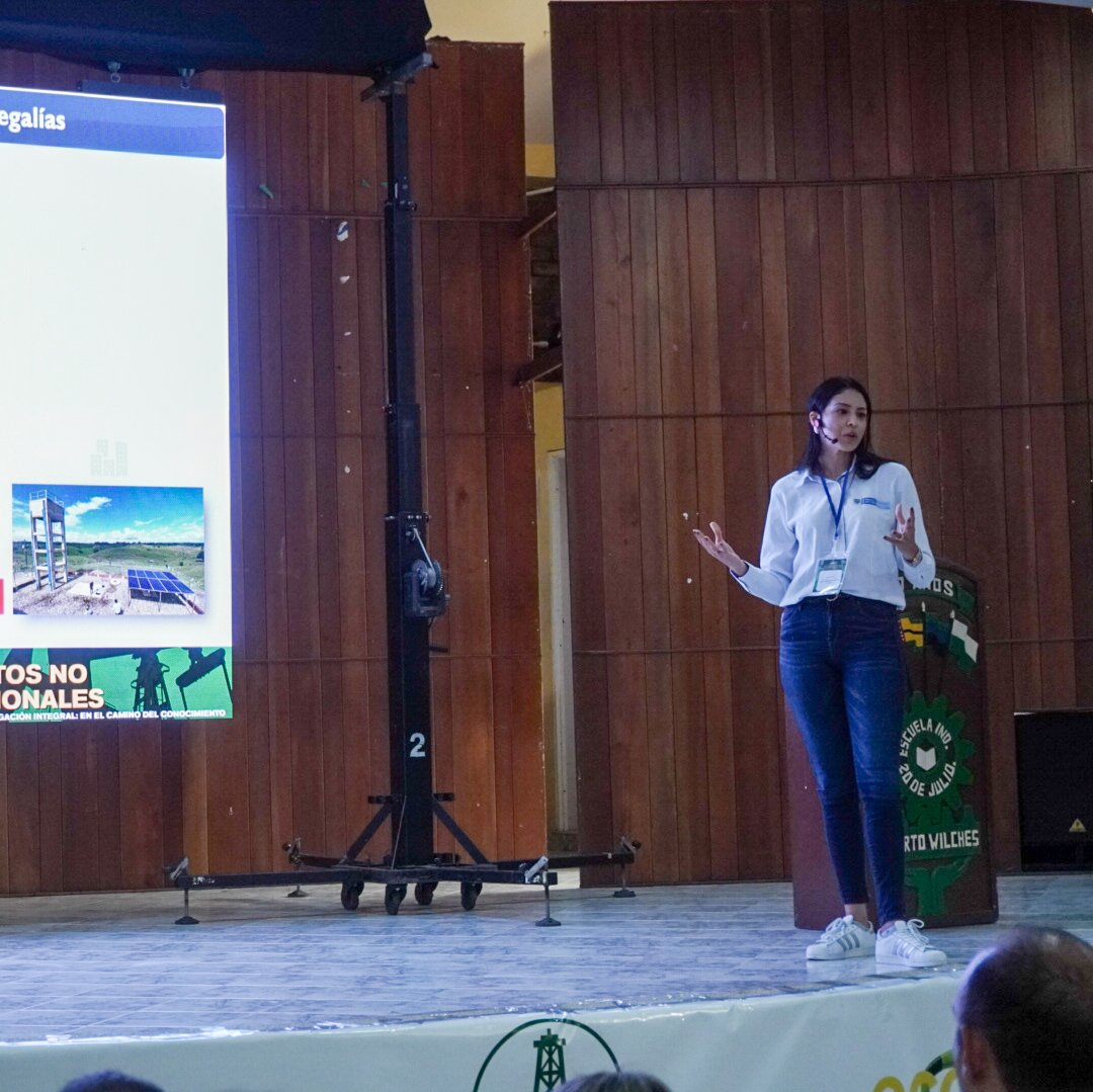 Acipet_CO's tweet photo. #ForosAcipet | Rosalucina Fuentes, Líder regional para Stder, @MinEnergiaCo, ilustra al público sobre el tema de las regalías en su ponencia "Beneficio en las regiones: Obras por regalías, aplicación reforma en la distribución de regalías"
Streaming https://t.co/eXSc6adyFb https://t.co/8O6DruhN7i