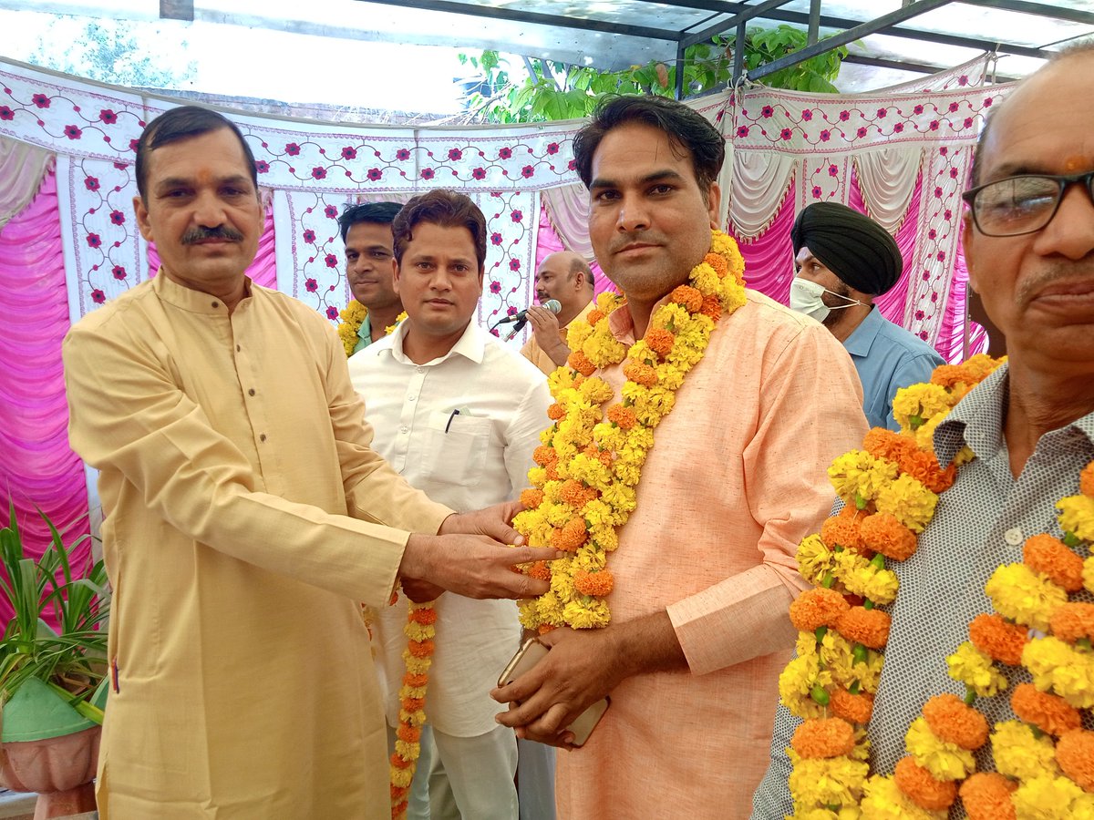 ReslaKOTA's tweet photo. राजस्थान शिक्षा सेवा प्राध्यापक संघ ( रेसला ) कोटा नवनिर्वाचित कोटा रेसला कार्यकारिणी के समस्त साथियों को हार्दिक बद्याई
जिलाध्यक्ष दिनेश  मीणा                           जिलामंत्री गणेश जांगिड़  
कोषाध्यक्ष नरेश मीणा
सभाध्यक्ष अशोक गौतम
महिला मंत्री दीपा शर्मा  
@MohanSihag24 https://t.co/Kgl6hDb1Nz