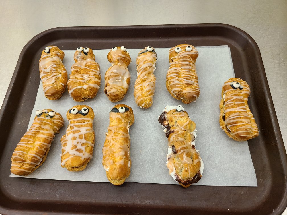 DavidDorinzi's tweet photo. Last practicum day with this class calls for Halloween treats! Thanks @msplato1 @StamfordNation @DSBNTech for the opportunity. https://t.co/NWuulKmQh9
