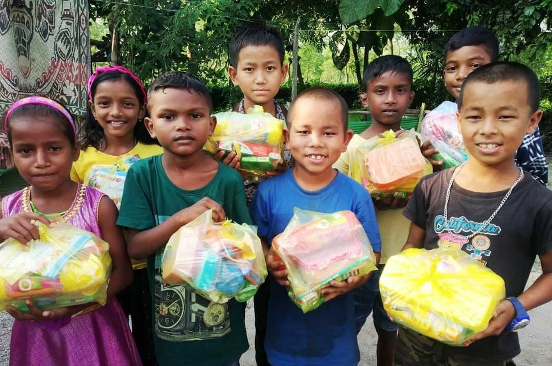 bcbridgeofhope's tweet photo. Over 6,500 children and still counting!

Since 2nd October, #HopeforChildren has been reaching out to underprivileged children in vulnerable communities across India with school and #hygienesupplies and #rations to ensure health and #learningcontinuity for these children. https://t.co/7Efd6uLr7H
