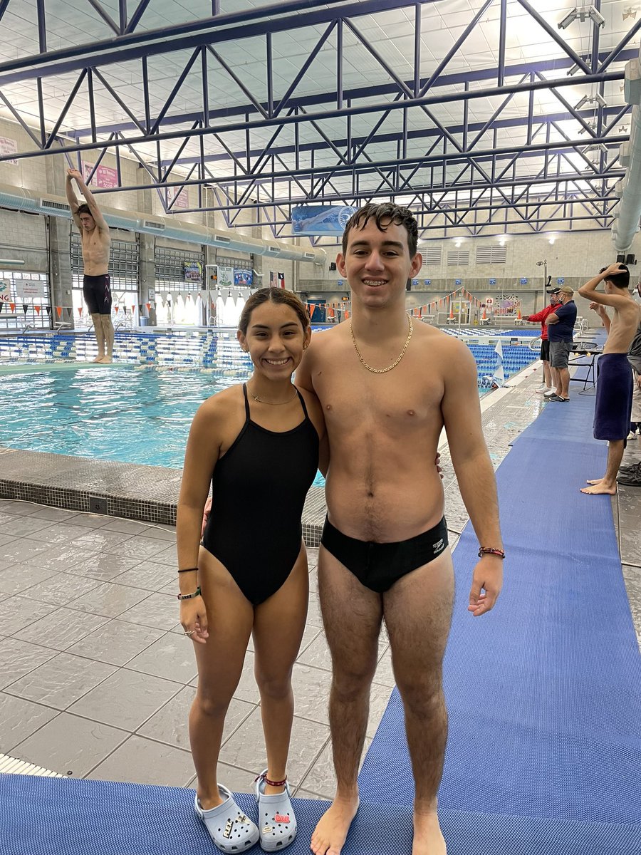 CoachJenna1's tweet photo. Good Luck to our Raider divers at their first big meet!!! Sending positive vibes your way guys 💕 #psjanorth #psjastrong @psjadiving https://t.co/ybttRriOLI