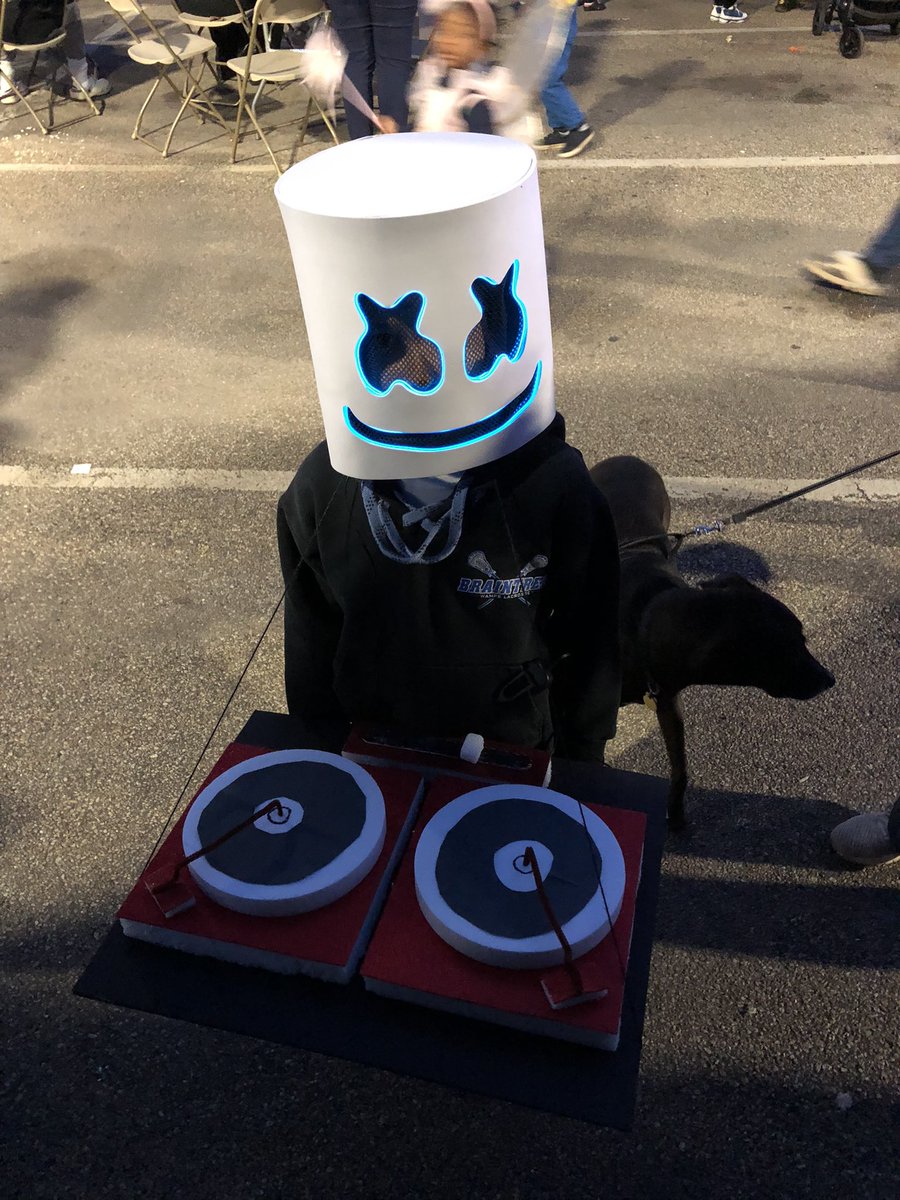 BCEengagement's tweet photo. What a fun night! @bostonpolice #districtB3 #trickortreat #halloweensafety #DJmarshmallow #commUNITY #engagementeveryday https://t.co/gTX5j74HBW