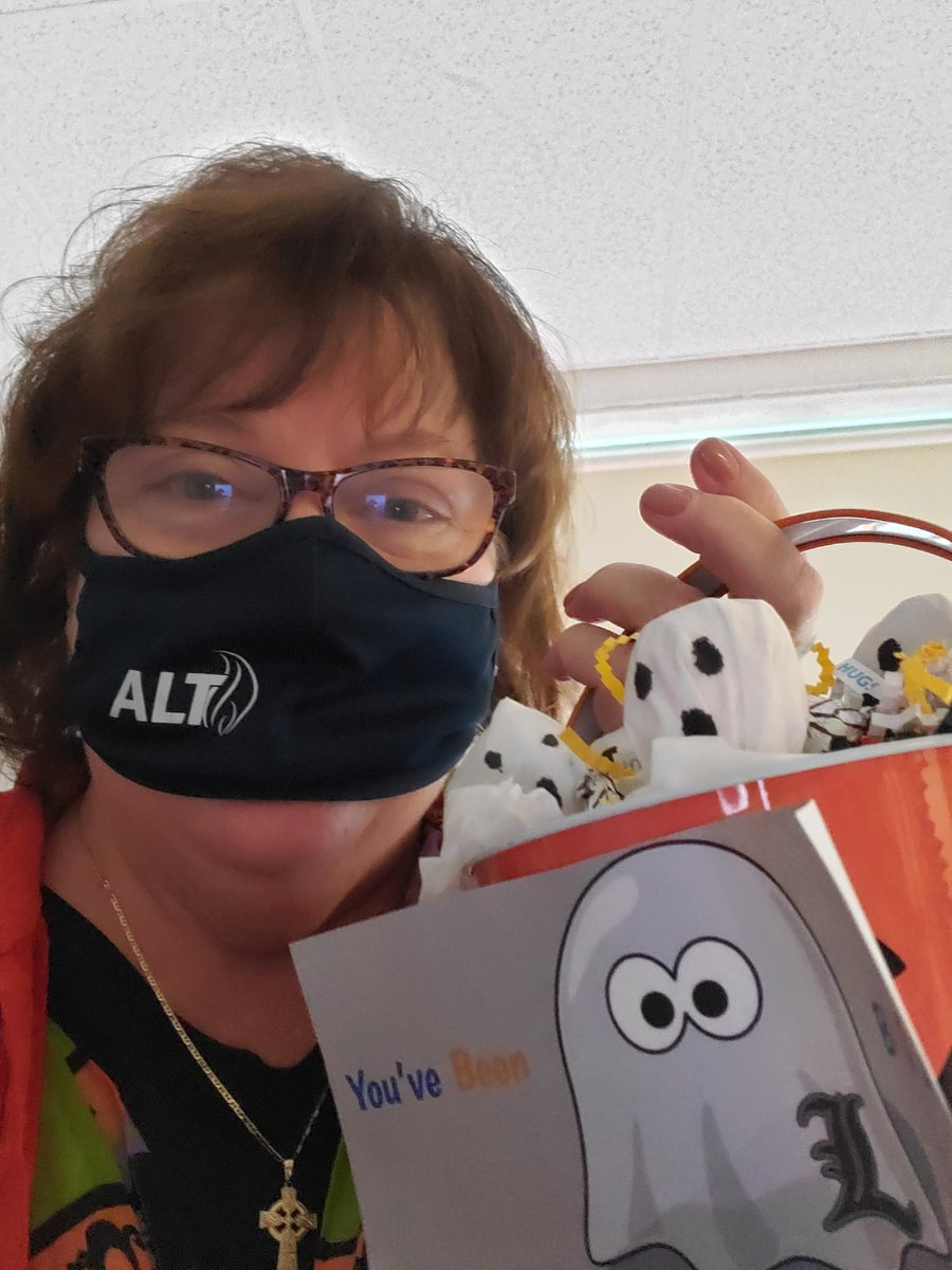 Meleigirl's tweet photo. WHO BOO'D ME! THANKS! ENJOY THE WEEKEND!@LhS_stu_co#lhsboo2021 https://t.co/tsZi7HtC0Y