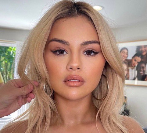 Selena Gomez Is Officially Blonde  Its Stunning  Bangstyle  House of  Hair Inspiration