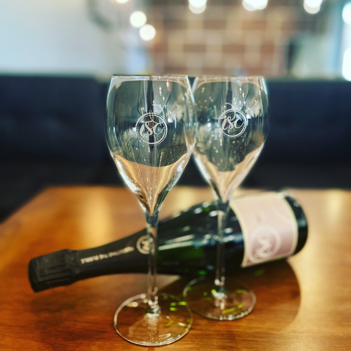 SparklingCo's tweet photo. Fridayโs got us feeling bubbly!๐ฅ
#iscbubbly #wine #TGIF https://t.co/C8qiIAJtSL