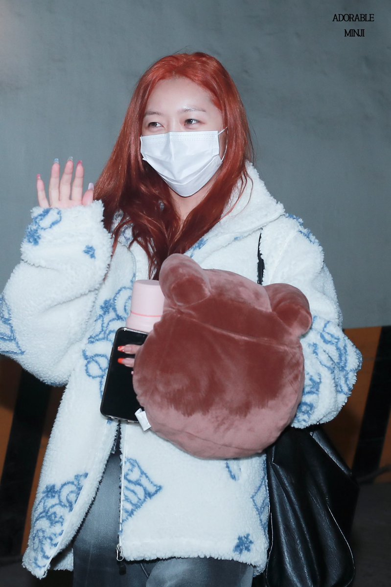 adorable_minji_'s tweet photo. 211029 뮤직뱅크 출근

아이고 귀염둥이🧡🧸🧡 

#SECRET_NUMBER #시크릿넘버 #NomorRahasia #シークレットナンバー #민지 #MINJI #Fire_Saturday #사랑스러운_민지 https://t.co/N7rcLrcEbr