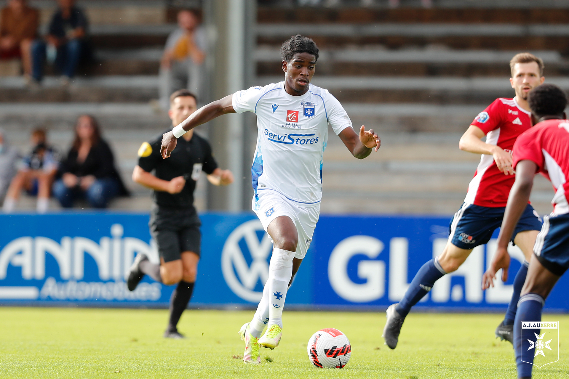 AJ Auxerre on Twitter: "En match amical, l'AJA B et le @FCGueugnon_Off se quittent sur un score de parité 2-2 ! Kylian Silvestre et Ousmane Camara sont les buteurs auxerrois 🔵⚪️ https://t.co/8nHEYp6c6l" /