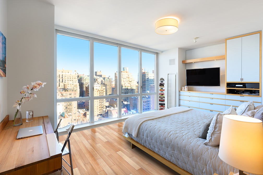 nycexperienceT1's tweet image. It’s easy to wake up refreshed in a luxurious, sun-drenched condo located in the heart of the Upper West Side ☀️

👉🏼 200 West End Avenue, Unit 21B | For Rent | $24,950 | bit.ly/30iD4oq 
​
​#NYCRealtor #ManhattanViews #ManhattanRealEstate #ManhattanRealtor #Manhattan