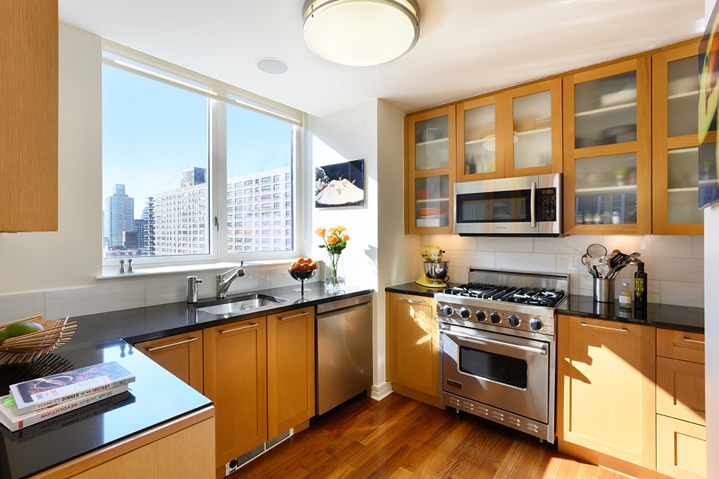 nycexperienceT1's tweet image. It’s easy to wake up refreshed in a luxurious, sun-drenched condo located in the heart of the Upper West Side ☀️

👉🏼 200 West End Avenue, Unit 21B | For Rent | $24,950 | bit.ly/30iD4oq 
​
​#NYCRealtor #ManhattanViews #ManhattanRealEstate #ManhattanRealtor #Manhattan