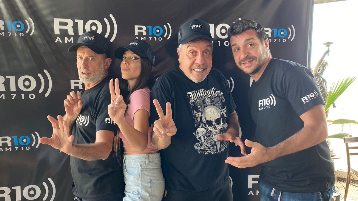 Radio 10 - AM 710 (@radio10) on Twitter photo 👉#FuerteAlMedio 🌊 Ahora si!! Equipo completo con <a href="/cocosily/">Coco Sily</a> <a href="/delfiokey/">Delfi Sciannamea</a> <a href="/DiegoArvilly/">Diego Arvilly</a> y #Sturze desde el Torreón Del Monje
🎙️ Hasta las 15 hs te alegramos el viernes!!! 👉#FuerteAlMedio 🌊 Ahora si!! Equipo completo con <a href="/cocosily/">Coco Sily</a> <a href="/delfiokey/">Delfi Sciannamea</a> <a href="/DiegoArvilly/">Diego Arvilly</a> y #Sturze desde el Torreón Del Monje
🎙️ Hasta las 15 hs te alegramos el viernes!!!