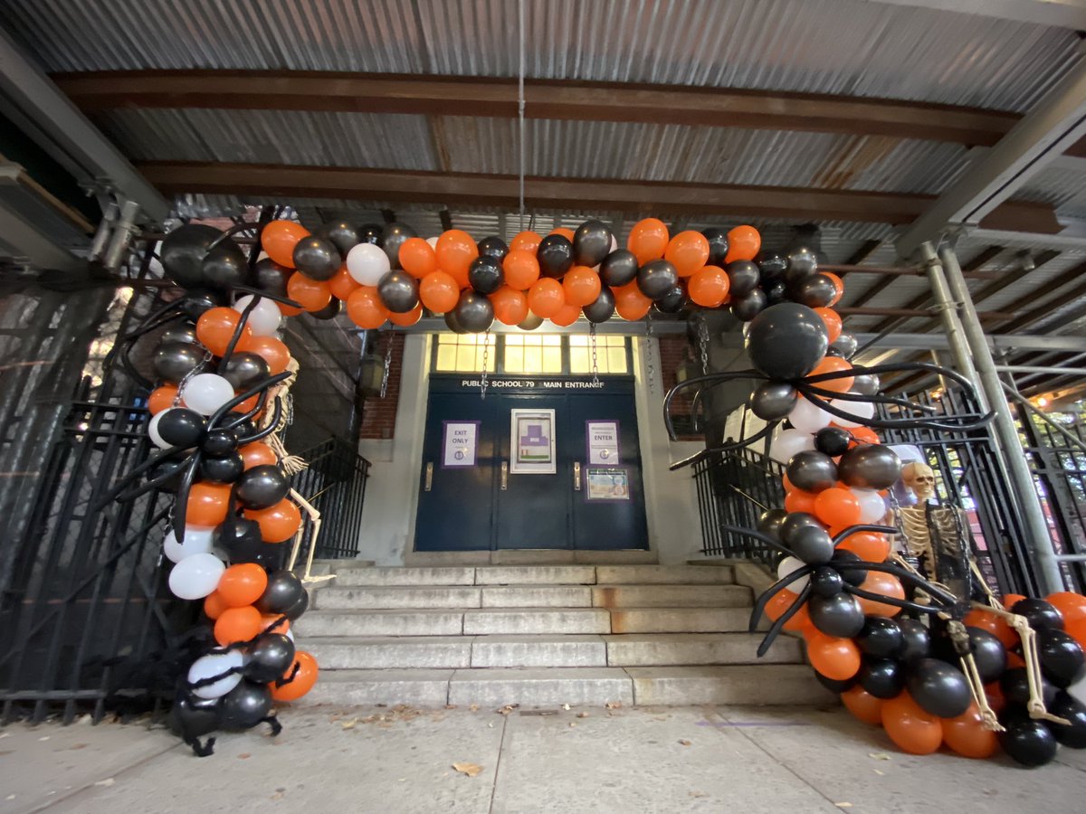 ps79_pta's tweet photo. We had a great day of Fall Parade!!

and big 👏🏻👏🏻👏🏻 to our amazing principle and  vice principles 🎃👻🎃👻🤩🕷

#BeautyAndTheBeast 
#halloween2021 
#ps79pta 
#2021fallparade https://t.co/7m0qV1CObQ